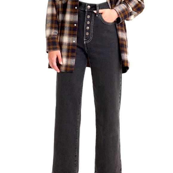 Levi's Denim - Women’s Levi’s Cropped Straight Ribcage Jeans!!